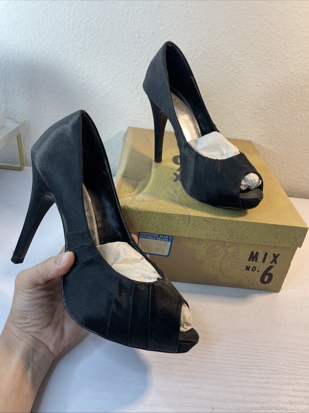 White Vera Wang Black Satin Peep Toe Platform Pumps High Heels Shoes Size 9.5